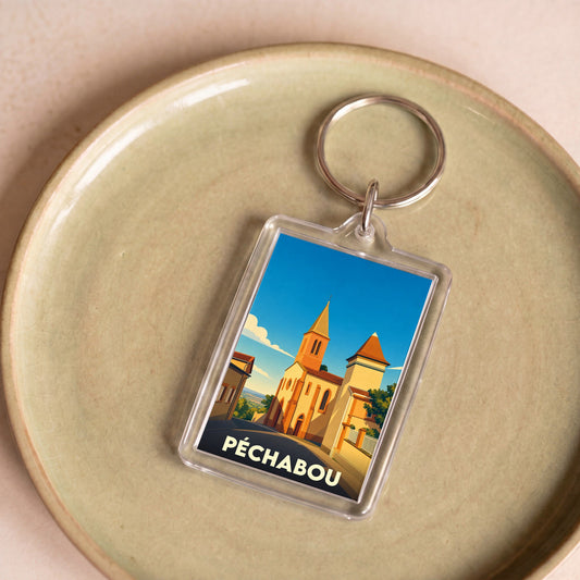 Porte-clés souvenir de la ville de Péchabou avec une illustration stylisée de son église.