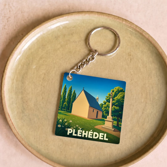 Porte-clés souvenir de la ville de Pléhédel avec une illustration stylisée.