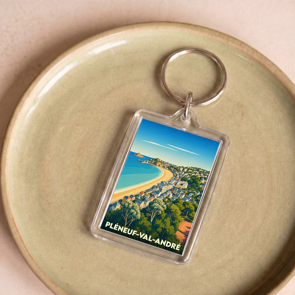 Porte-clés souvenir de la ville de Pléneuf-Val-André avec une illustration stylisée.