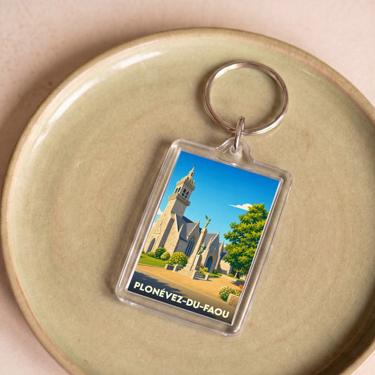 Porte-clés souvenir de la ville de Plonévez-du-Faou avec une illustration stylisée de son église.