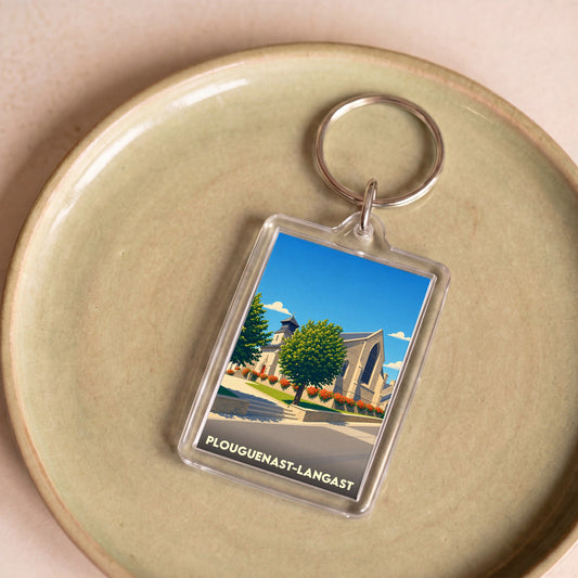 Porte-clés souvenir de la ville de Plouguenast-Langast avec une illustration stylisée de son église.