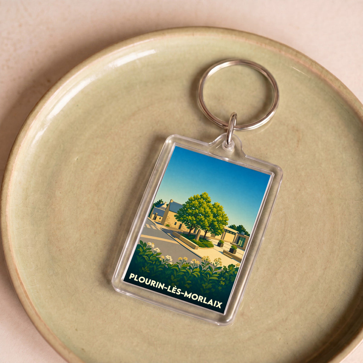 Porte-clés souvenir de la ville de Plourin-lès-Morlaix avec une illustration stylisée.