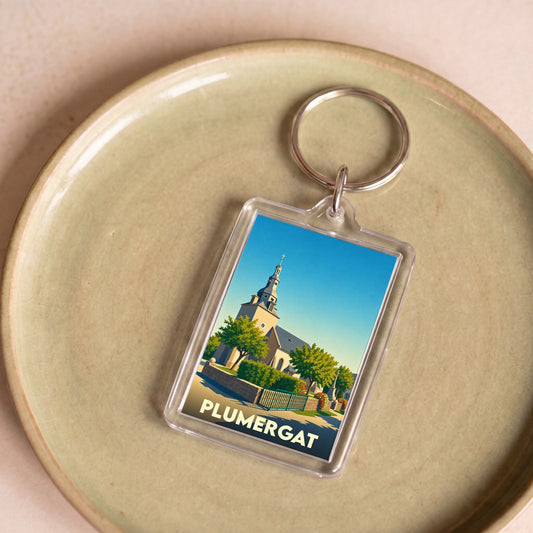 Porte-clés souvenir de la ville de Plumergat avec une illustration stylisée de son église.