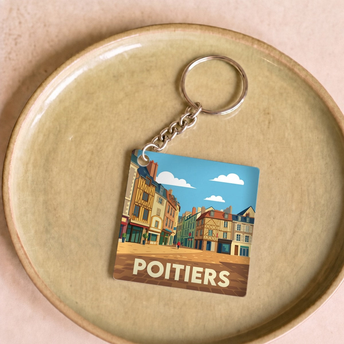 Porte-clés souvenir de la ville de Poitiers avec une illustration stylisée.