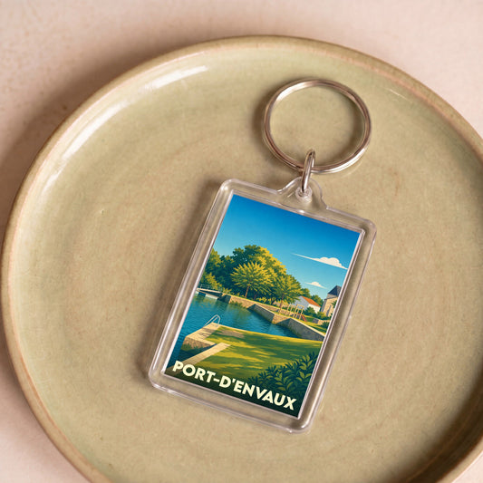 Porte-clés souvenir de la ville de Port-d'Envaux avec une illustration stylisée d'un paysage fluvial.