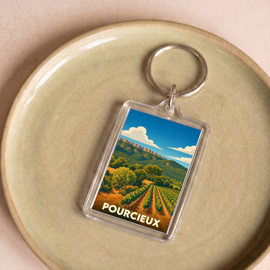 Porte-clés souvenir de la ville de Pourcieux illustré d'un paysage de vignobles stylisé.