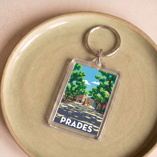 Porte-clés souvenir de la ville de Prades avec une illustration stylisée.