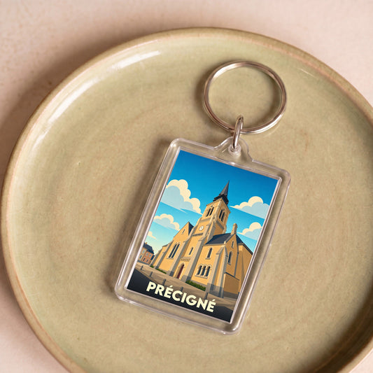 Porte-clés souvenir de la ville de Précigné avec une illustration stylisée de son église.
