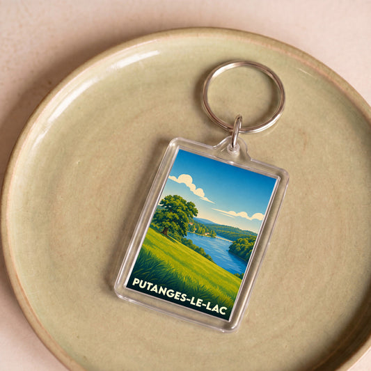 Porte-clés souvenir de la ville de Putanges-le-Lac avec une illustration de paysage stylisée.