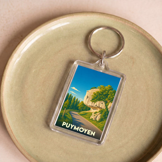 Porte-clés souvenir de la ville de Puymoyen avec une illustration stylisée d'un paysage rocheux.