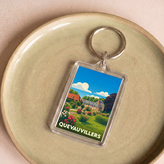 Porte-clés souvenir de la ville de Quevauvillers avec une illustration stylisée de son château et de ses jardins.