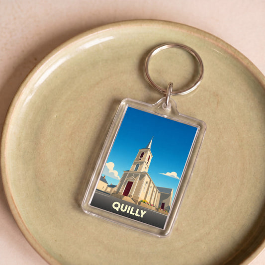 Porte-clés souvenir de la ville de Quilly avec une illustration stylisée de son église.