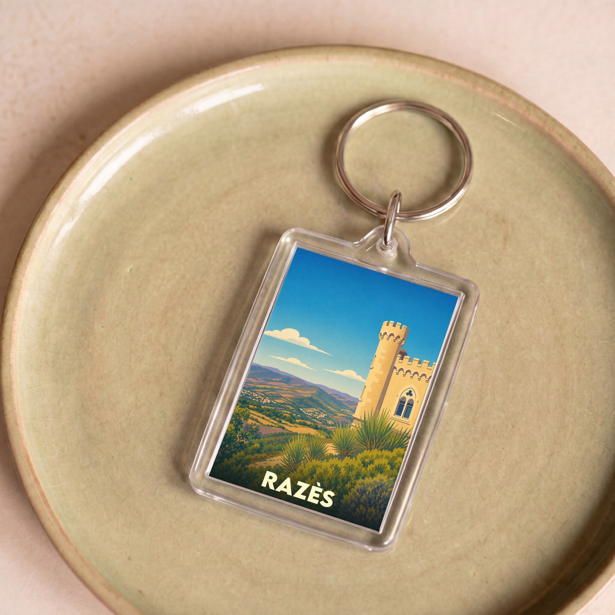 Porte-clés souvenir de la ville de Razès avec une illustration stylisée.