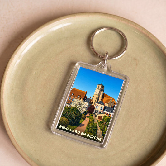 Porte-clés souvenir de la ville de Rémalard en Perche avec une illustration stylisée.
