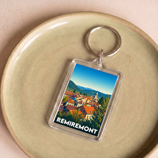 Porte-clés souvenir de la ville de Remiremont avec une illustration stylisée.