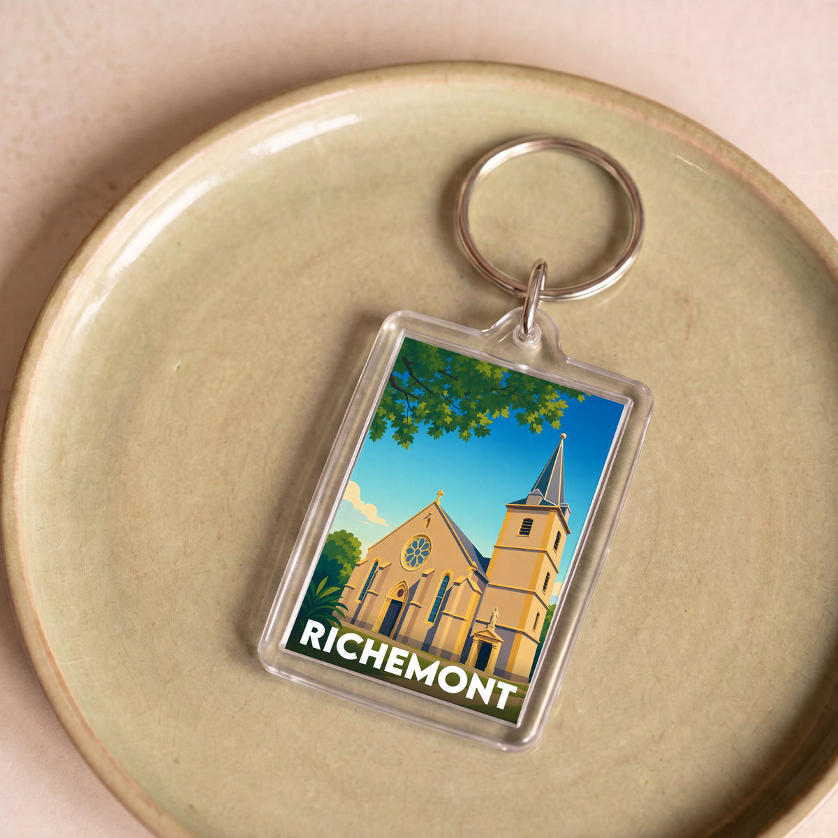 Porte-clés souvenir de la ville de Richemont avec une illustration stylisée.