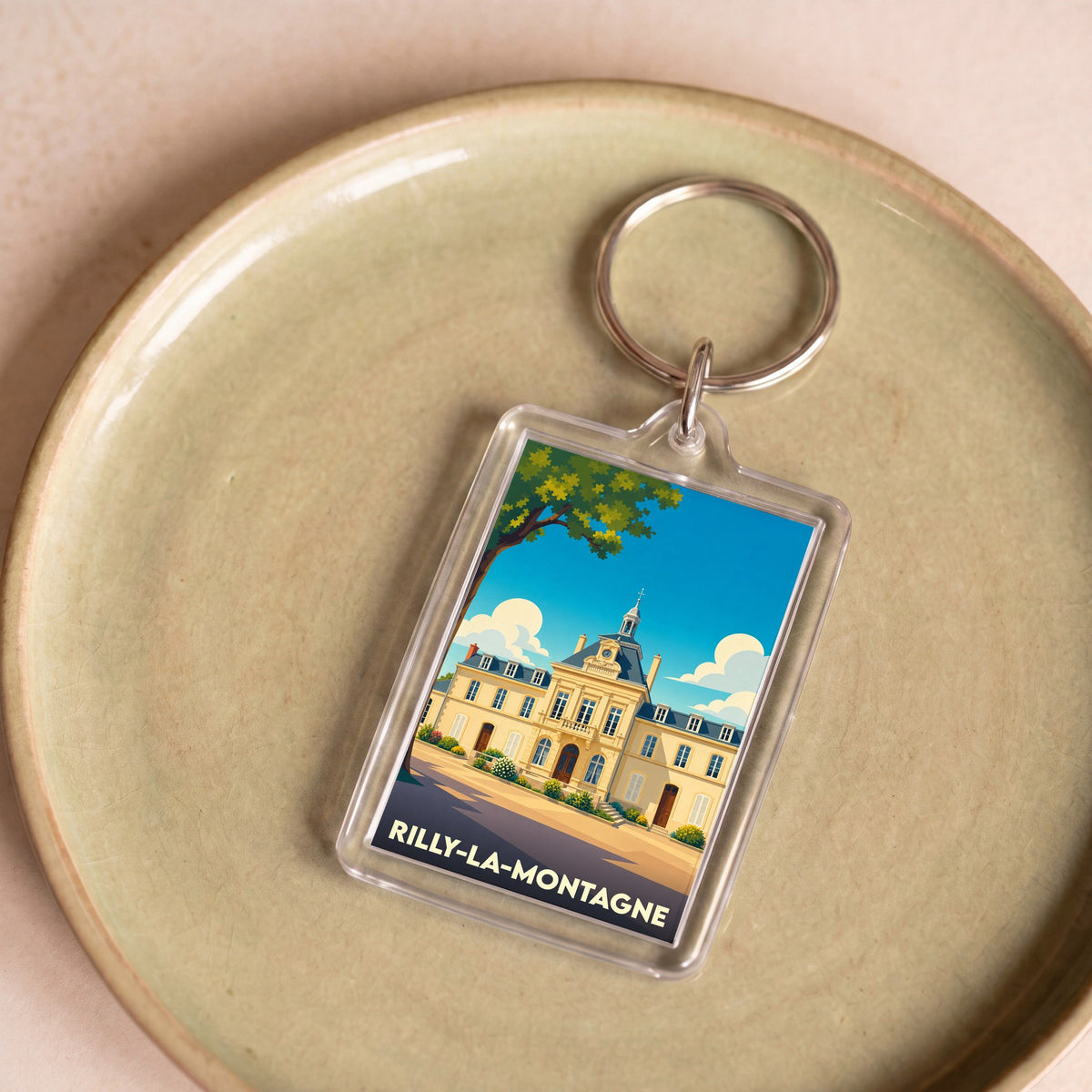 Porte-clés souvenir de la ville de Rilly-la-Montagne avec une illustration stylisée de son hôtel de ville.