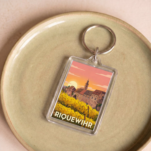 Porte-clés souvenir de la ville de Riquewihr avec une illustration stylisée.