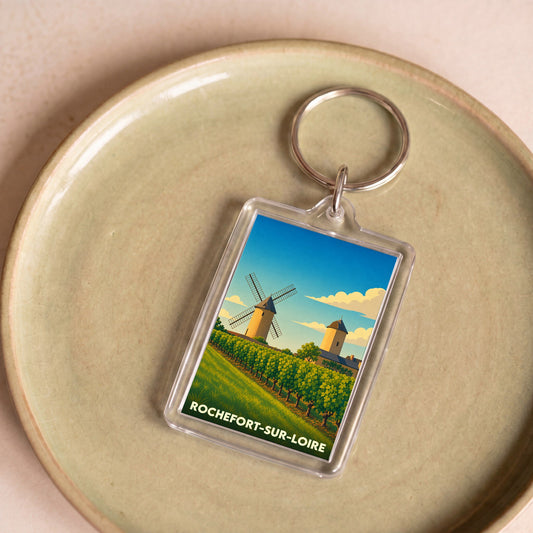 Porte-clés souvenir de la ville de Rochefort-sur-Loire avec une illustration stylisée de moulins et de vignes.
