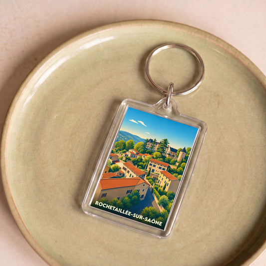 Porte-clés souvenir de Rochetaillée-sur-Saône avec une illustration stylisée du village niché dans la verdure.