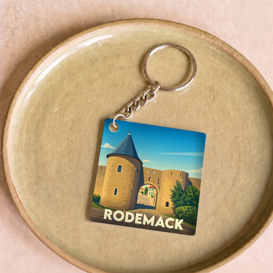 Porte-clés souvenir de la ville de Rodemack avec une illustration stylisée de ses remparts médiévaux.