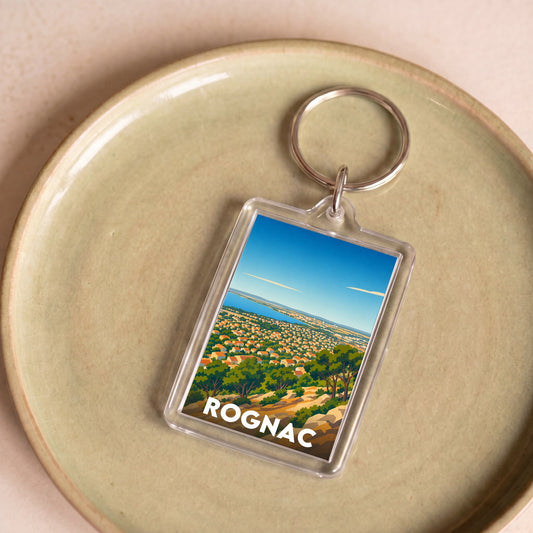 Porte-clés souvenir de la ville de Rognac avec une illustration stylisée.