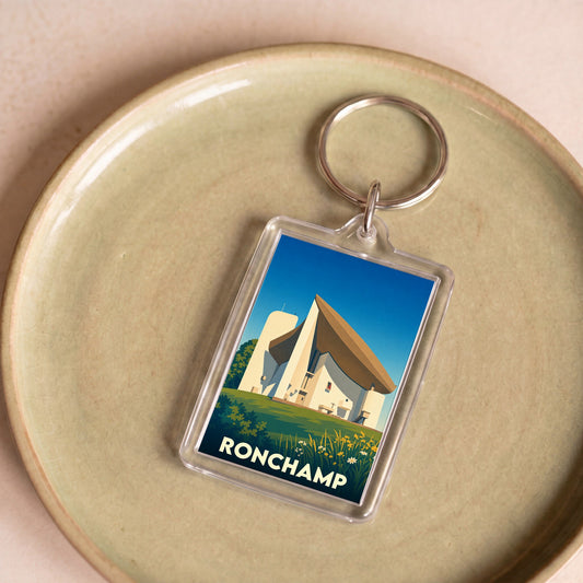 Porte-clés souvenir de la ville de Ronchamp avec une illustration stylisée de la chapelle Notre-Dame-du-Haut.