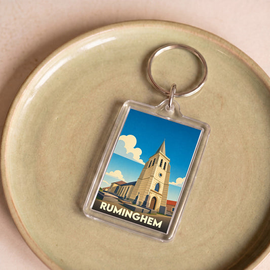 Porte-clés souvenir de la ville de Ruminghem avec une illustration stylisée de son église.