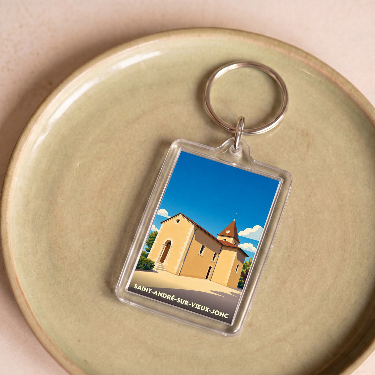 Porte-clés souvenir de la ville de Saint-André-sur-Vieux-Jonc avec une illustration stylisée de son église.