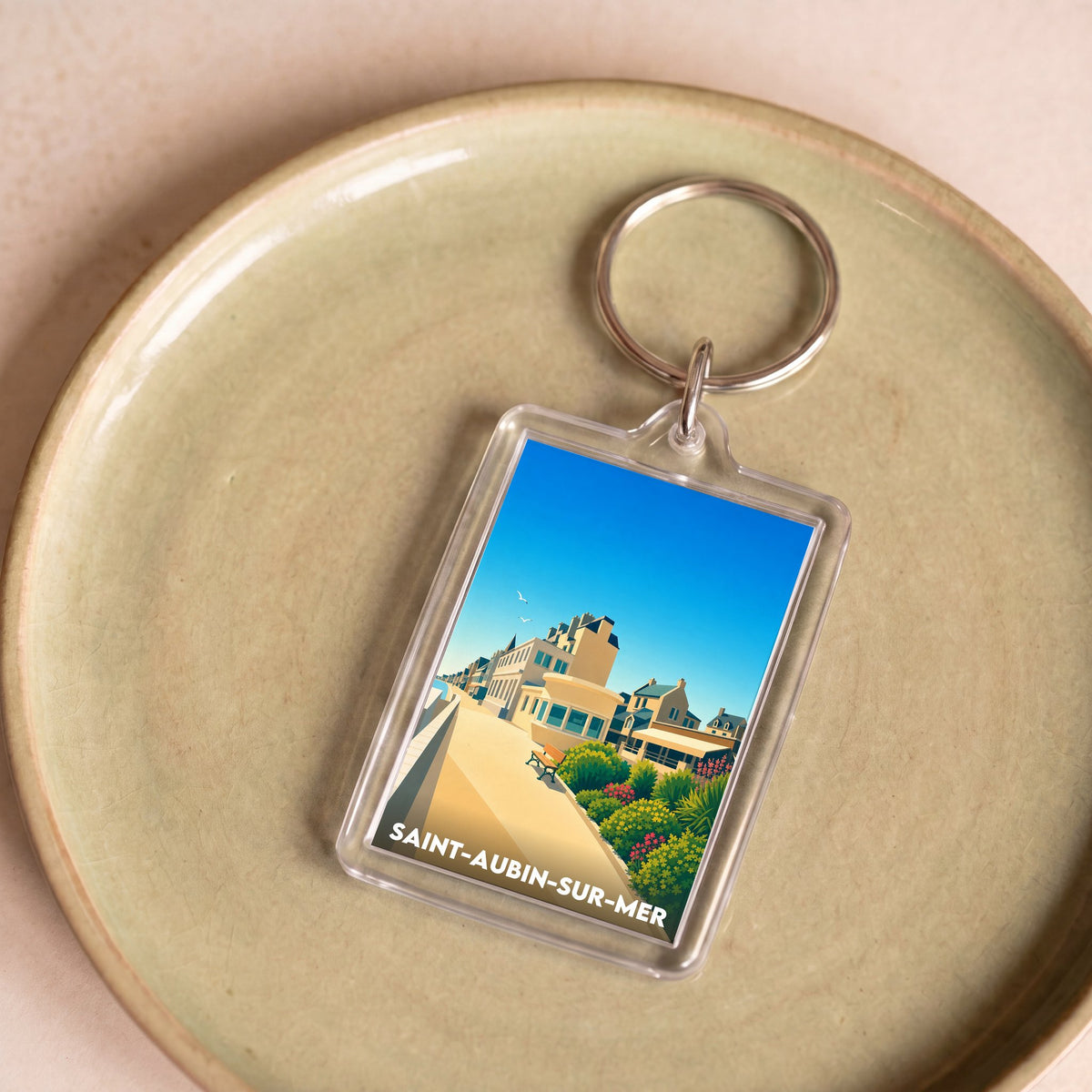 Porte-clés souvenir de la ville de Saint-Aubin-sur-Mer avec une illustration stylisée.