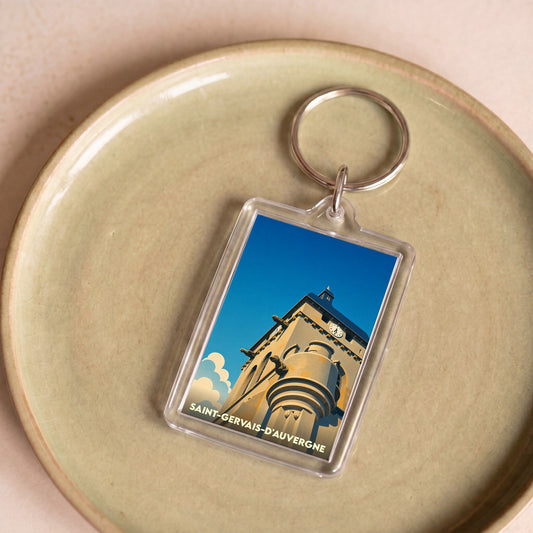 Porte-clés souvenir de la ville de Saint-Gervais-d'Auvergne avec une illustration stylisée de son clocher.