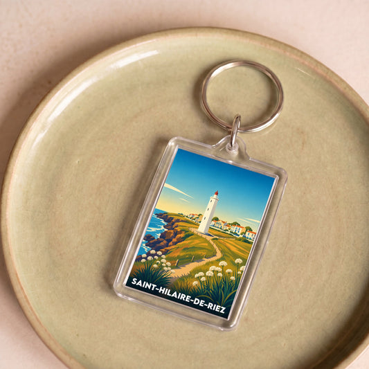 Porte-clés souvenir de la ville de Saint-Hilaire-de-Riez avec une illustration stylisée d'un paysage côtier.