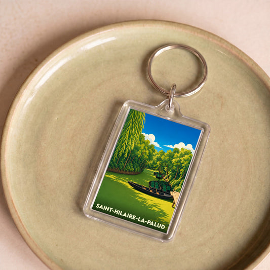 Porte-clés souvenir de la ville de Saint-Hilaire-la-Palud avec une illustration stylisée du Marais poitevin.