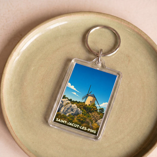 Porte-clés souvenir de la ville de Saint-Jacut-les-Pins avec une illustration stylisée d'un moulin.