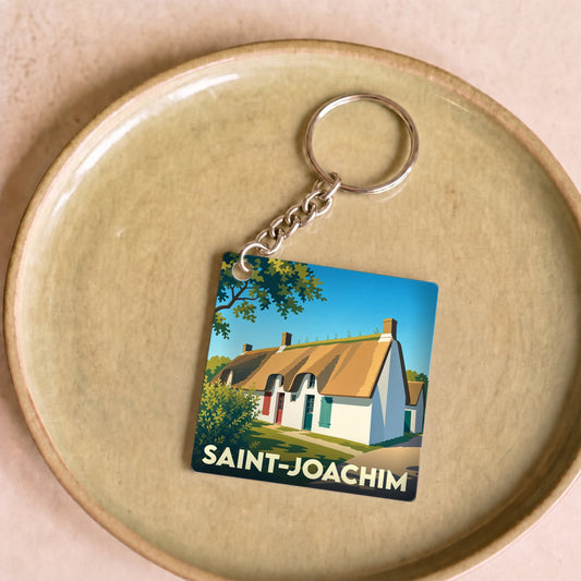 Porte-clés souvenir de la ville de Saint-Joachim avec une illustration stylisée d'une chaumière traditionnelle.