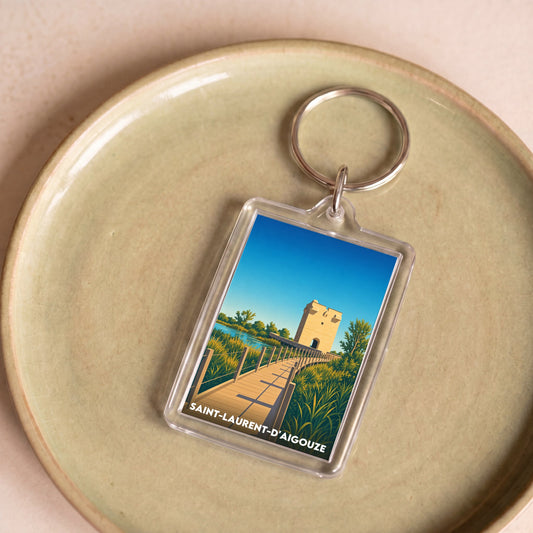 Porte-clés souvenir de la ville de Saint-Laurent-d'Aigouze avec une illustration stylisée.