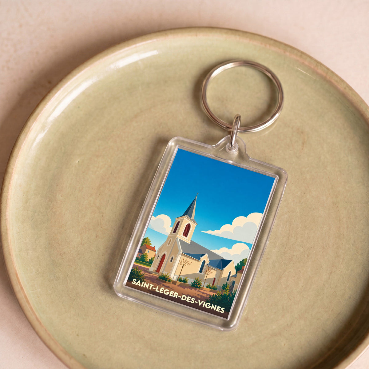 Porte-clés souvenir de la ville de Saint-Léger-des-Vignes avec une illustration stylisée de son église.
