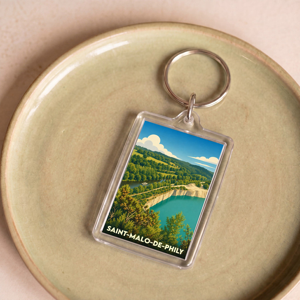 Porte-clés souvenir de la ville de Saint-Malo-de-Phily avec une illustration stylisée de son paysage.