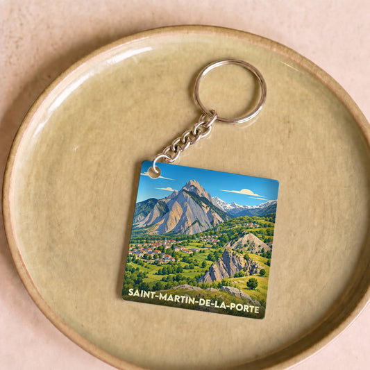 Porte-clés souvenir de Saint-Martin-de-la-Porte avec une illustration stylisée de montagne.