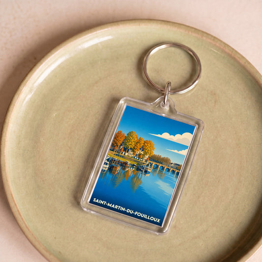 Porte-clés souvenir de la ville de Saint-Martin-du-Fouilloux avec une illustration stylisée.