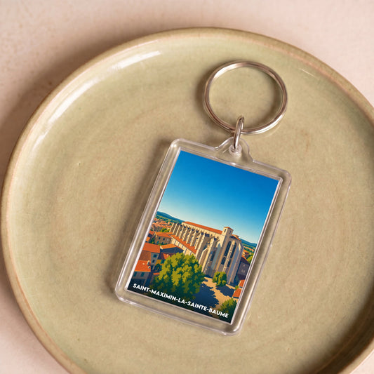 Porte-clés souvenir de la ville de Saint-Maximin-la-Sainte-Baume avec une illustration stylisée de sa basilique.