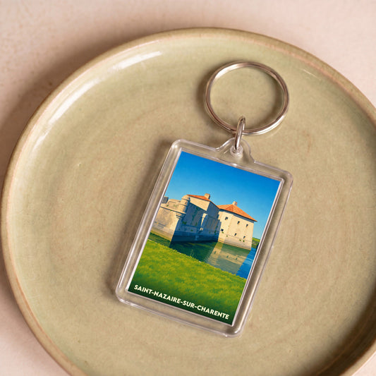 Porte-clés souvenir de Saint-Nazaire-sur-Charente avec une illustration stylisée du fort.