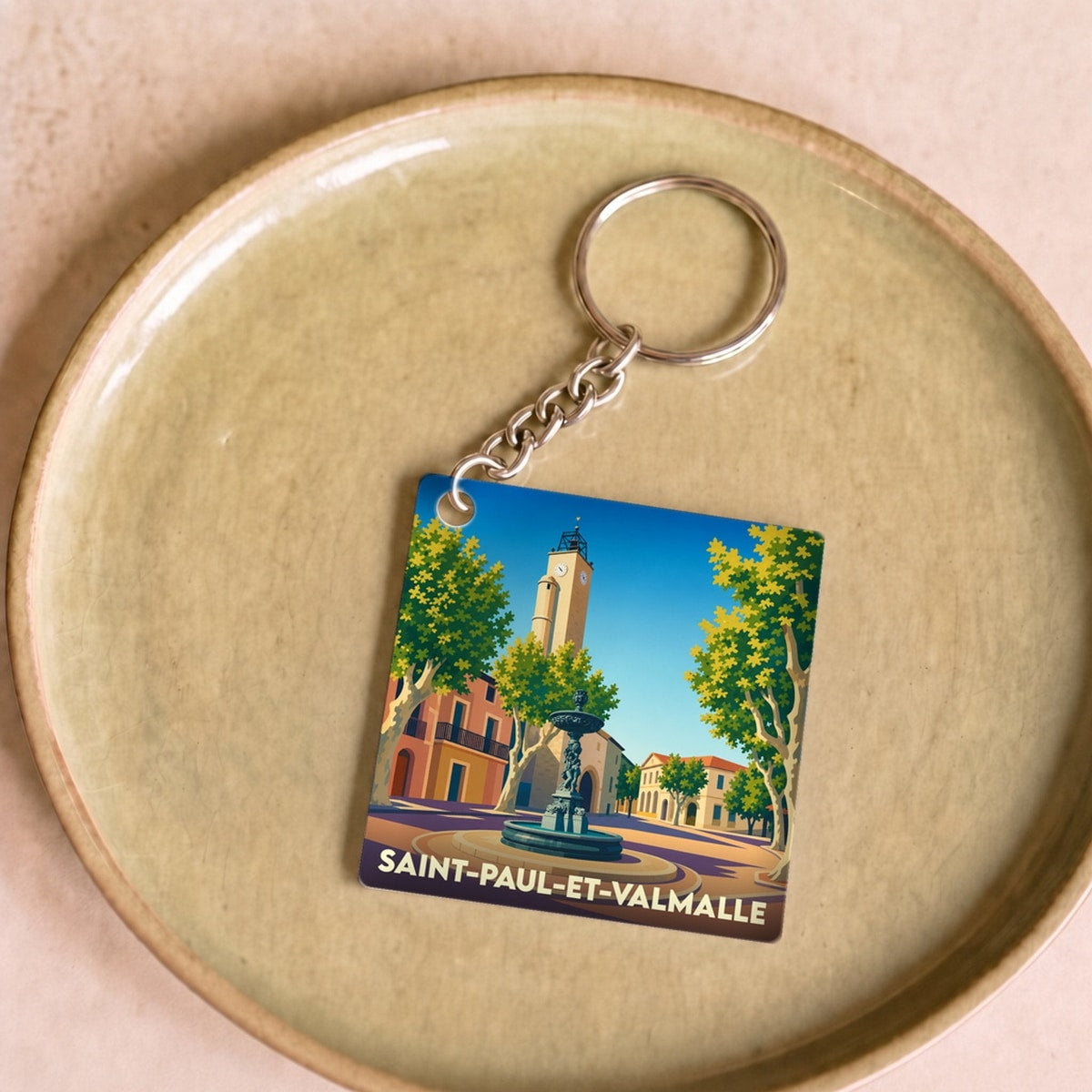 Porte-clés souvenir de la ville de Saint-Paul-et-Valmalle avec une illustration stylisée.