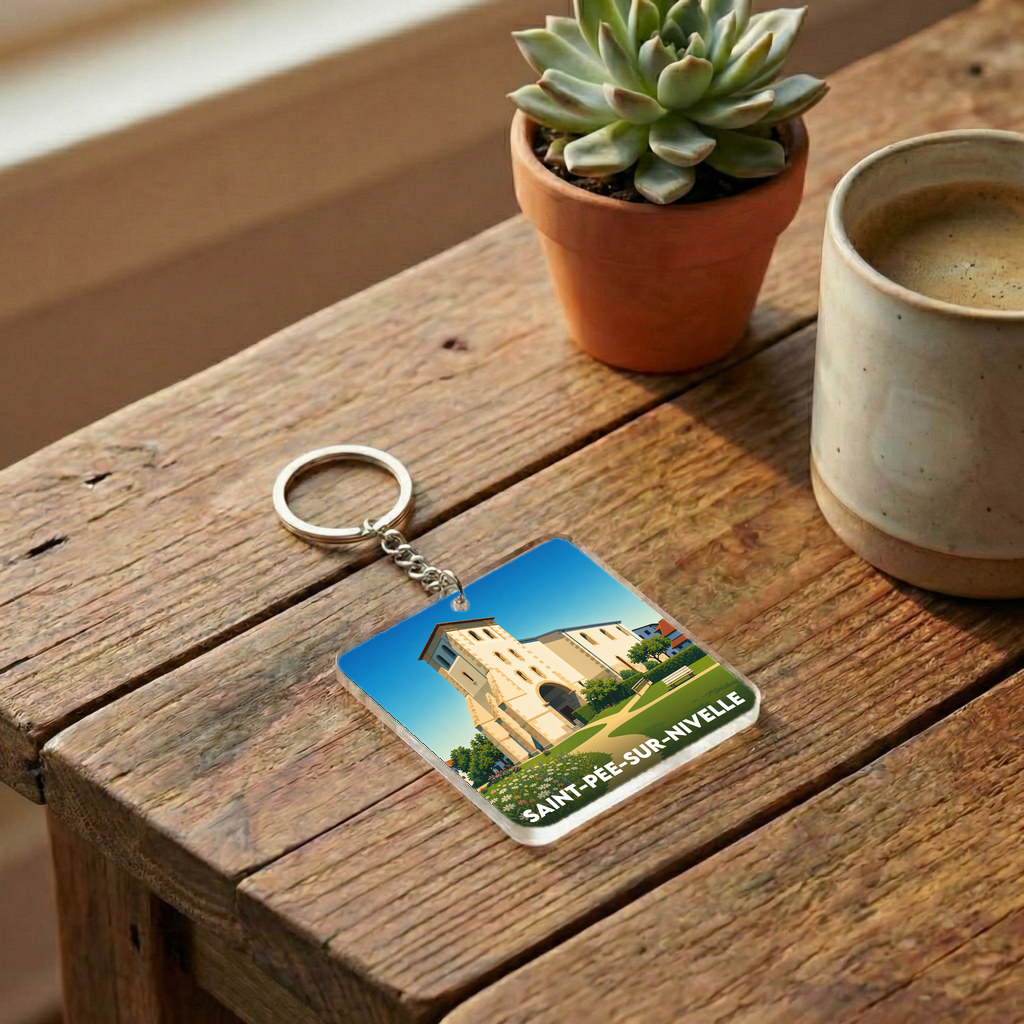 Porte-clés souvenir de la ville de Saint-Pée-sur-Nivelle avec une illustration stylisée de son église.