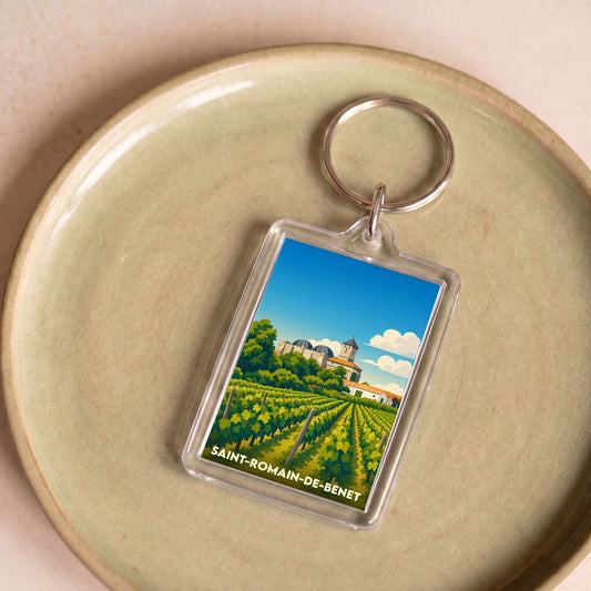 Porte-clés souvenir de la ville de Saint-Romain-de-Benet avec une illustration stylisée de vignoble et d'église.