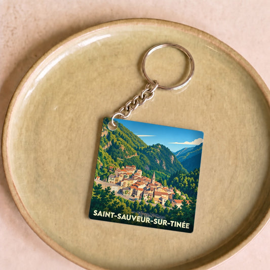 Porte-clés souvenir de la ville de Saint-Sauveur-sur-Tinée avec une illustration stylisée.