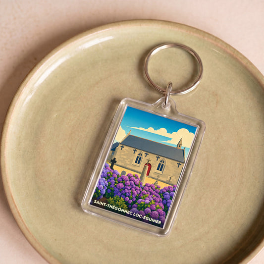 Porte-clés souvenir de Saint-Thégonnec Loc-Eguiner orné d'une illustration stylisée de son église et d'hortensias.