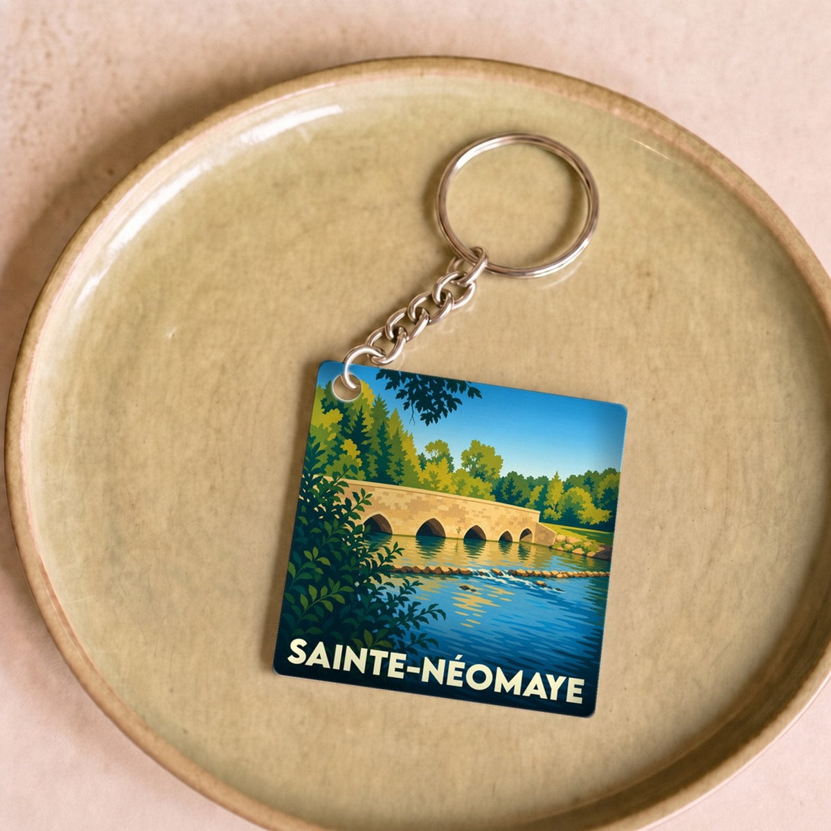 Porte-clés souvenir de la ville de Sainte-Néomaye avec une illustration stylisée de son pont.