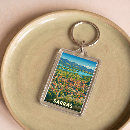 Porte-clés souvenir de la ville de Sarras avec une illustration panoramique stylisée.