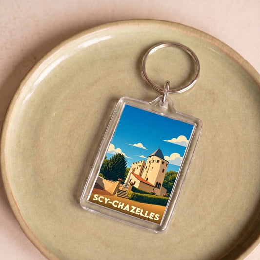 Porte-clés souvenir de la ville de Scy-Chazelles avec une illustration stylisée de son église fortifiée.
